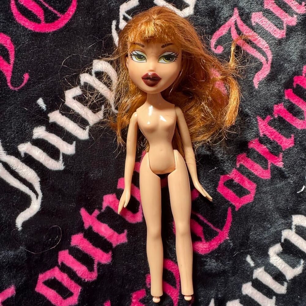 Bratz Tan and Brown Dolls-accessories